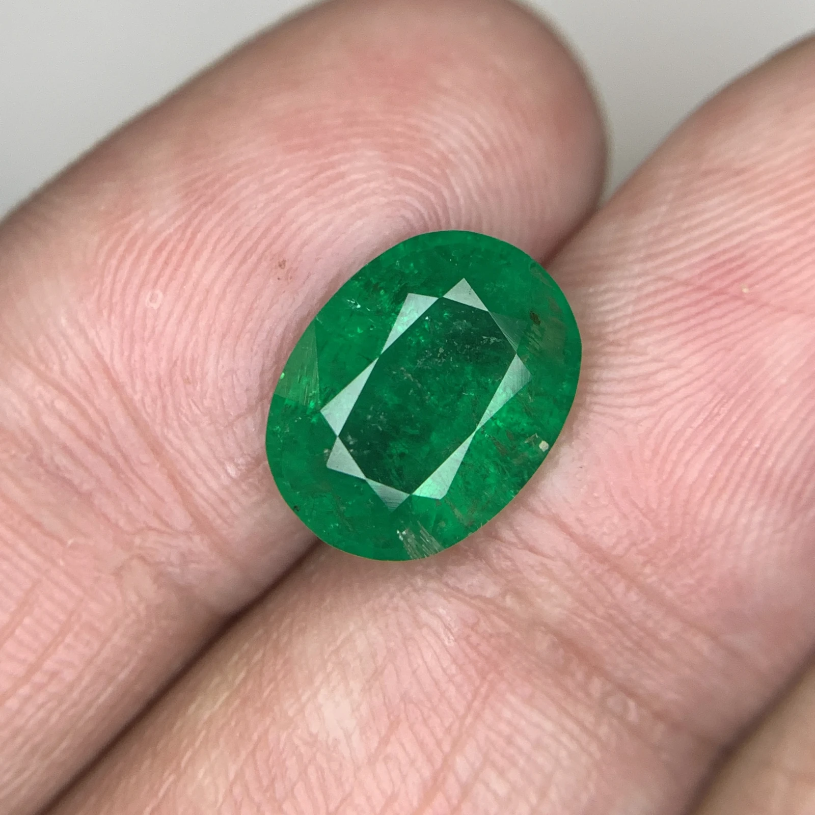Natural 4.70 Carat Vivid Green Emerald Zambia Faceted Loose Gemstone — view 10
